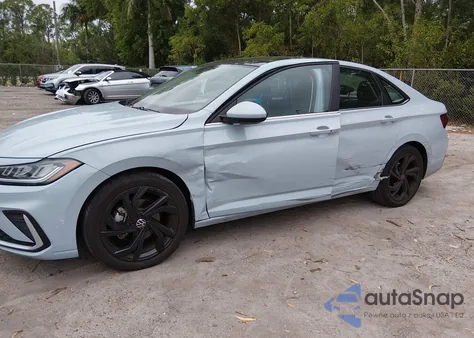 2025 Volkswagen Jetta 1.5T Se z USA, uszkodzony, nr VIN 3VW7X7BU2SM027619